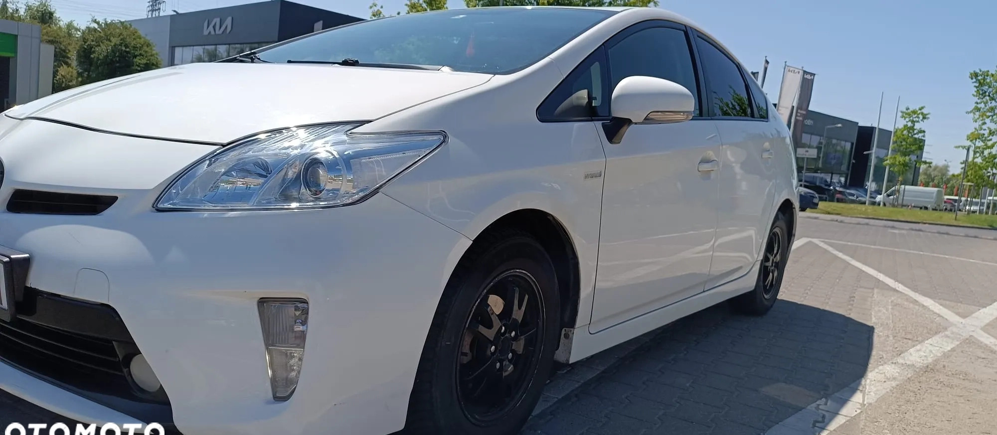 Toyota Prius cena 34990 przebieg: 434000, rok produkcji 2014 z Warszawa małe 137